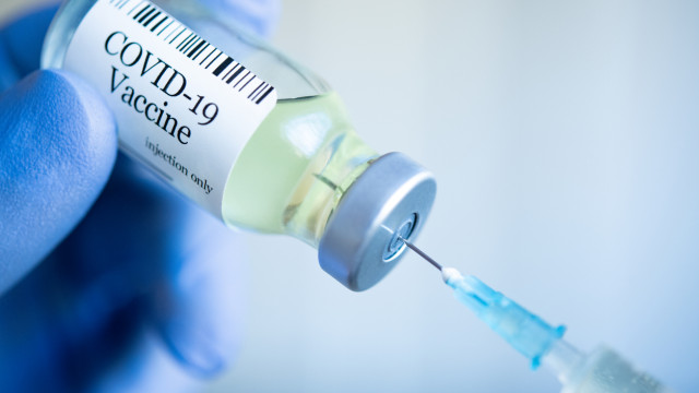 Нов отпуск за ваксинирани служители срещу COVID-19