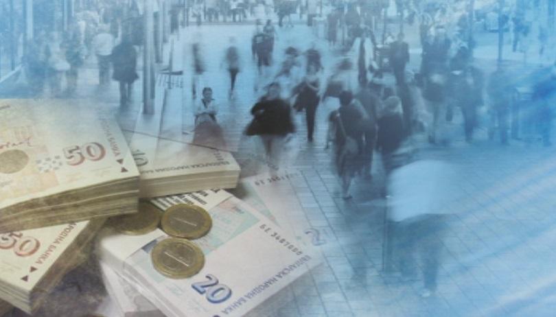 При какви условия служител ще има право на 1 година обезщетение за безработица